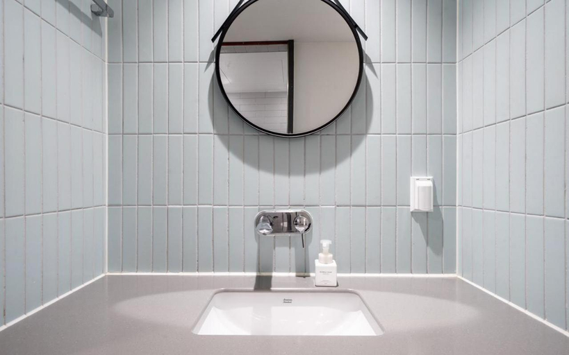 Bathroom 5, Busan Sajik Baseball Field Brown Dot, Buk
