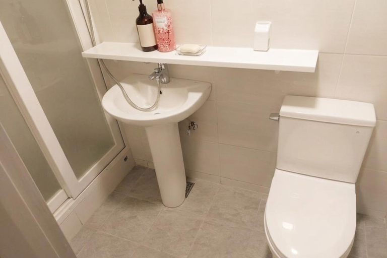 Bathroom 3, Ara Guesthouse, Sasang