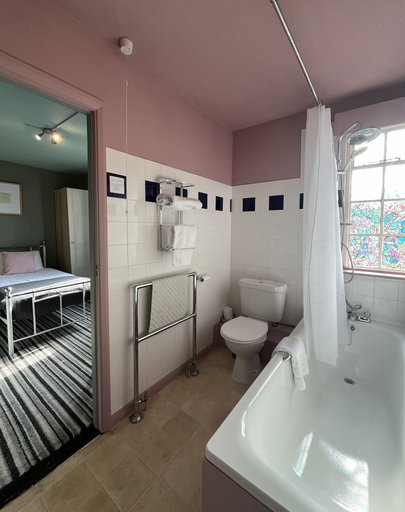 Bathroom 3, Smugglers Haunt Hotel, Torbay
