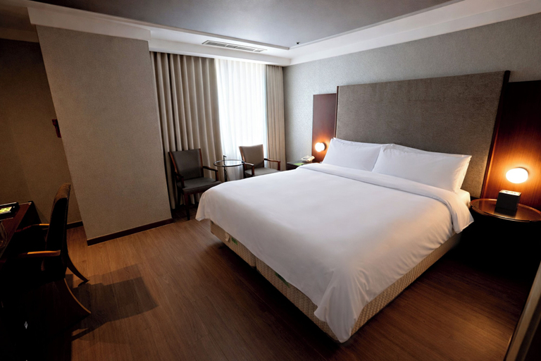 Bedroom 3, Grand Hotel, Buk