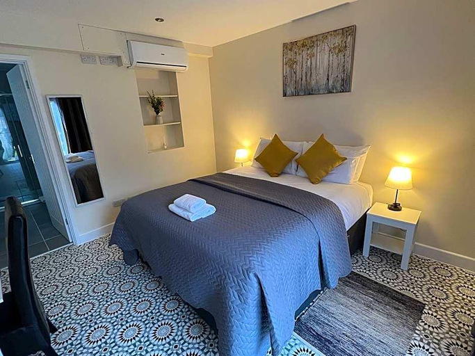 Bedroom 2, The Castle Inn Hotel, West Sussex