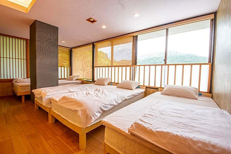 Bedroom 3, Unzen Sky, Unzen
