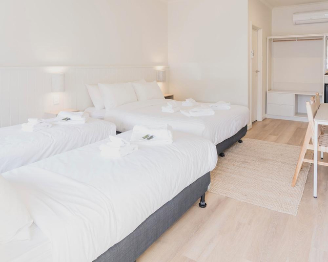 Bedroom 3, Port Broughton Hotel, Barunga West