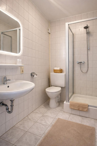 Bathroom 2, Waldhotel Bad Munstereifel, Euskirchen