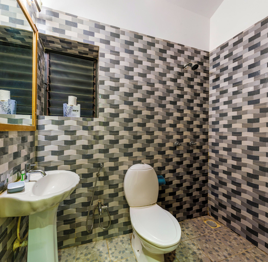 Bathroom 5, Hotel Lua Nova, North Goa