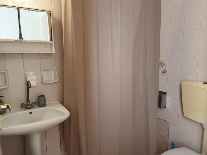 Bathroom 3, Albatross Apartments, Crete