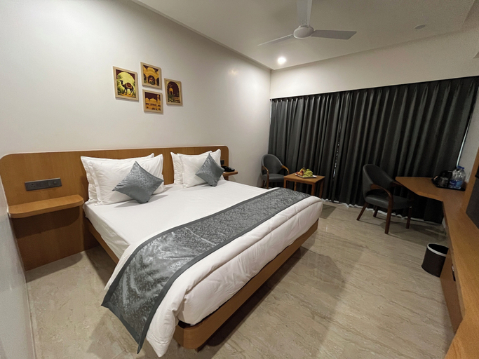 Room 4, Mastiff Hotel Crystara, Jalgaon, Jalgaon
