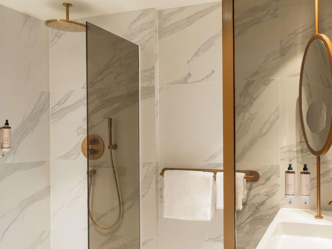 Bathroom 4, Mercure Luxembourg off Kirchberg, Luxembourg