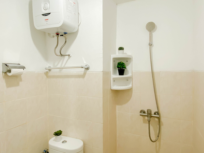 Bathroom 4, 1 Pax Tranquil Studio at Park View Condominium Apartment By Travelio, Depok