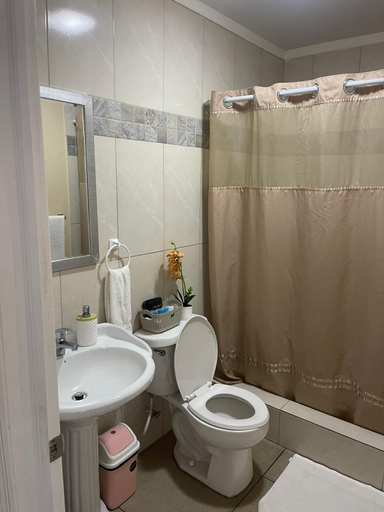 Bathroom 3, The Colosseum