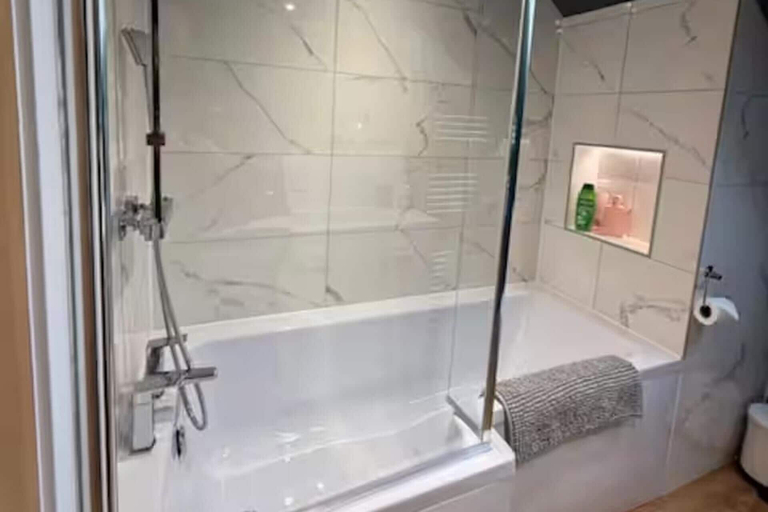 Bathroom 3, 5 Bed House/sleeps10/free Parking/pets/city Centre, Edinburgh