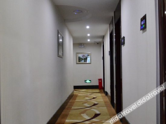 Others 4, 8 Days Hotel, Longyan