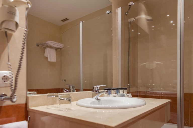 Bathroom 4, Andia, Navarra