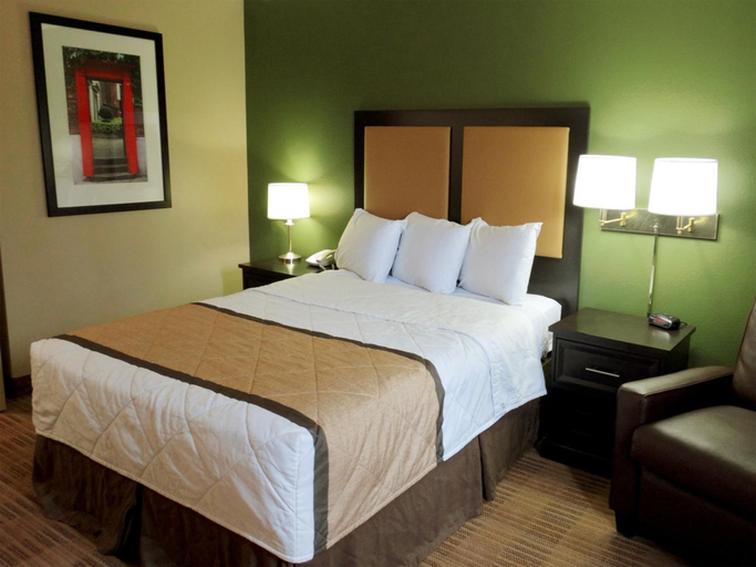 Bedroom 3, Studio 6 Suites Fresno North CA, Fresno