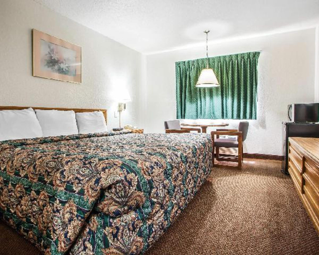 Bedroom 2, KCI Lodge, Kansas City
