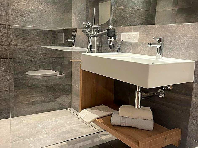 Bathroom, First Mountain Ötztal, Imst