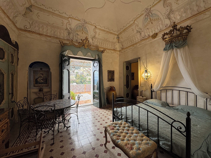 Room 2, YourHome - Residenza Crocione, Salerno
