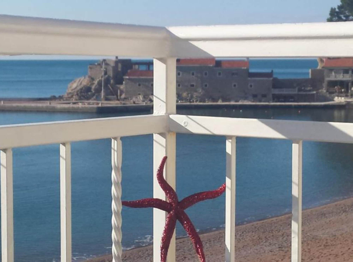 Others 5, Villa Teodora Mare