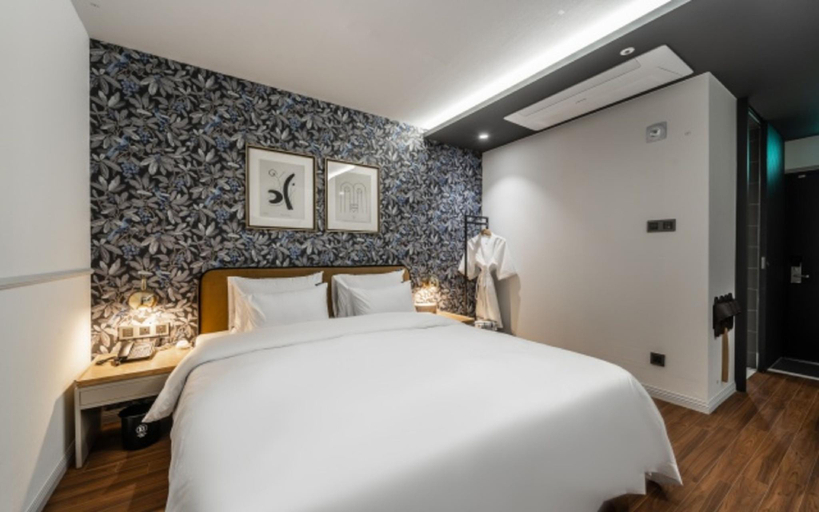 Bedroom 2, Busan Sajik Baseball Field Brown Dot, Buk