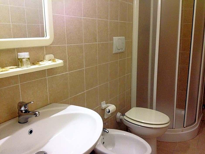 Bathroom 4, Hotel San Gabriele, Ancona