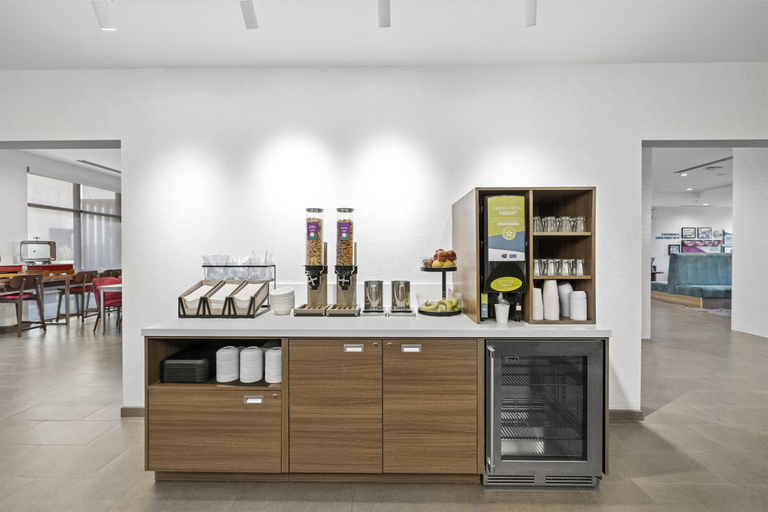 Food & Drinks 5, Home2 Suites By Hilton Riverside Downtown, Riverside