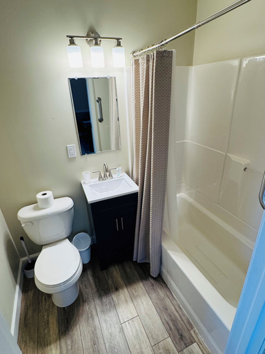 Bathroom 4, Nestle Inn, Gasconade