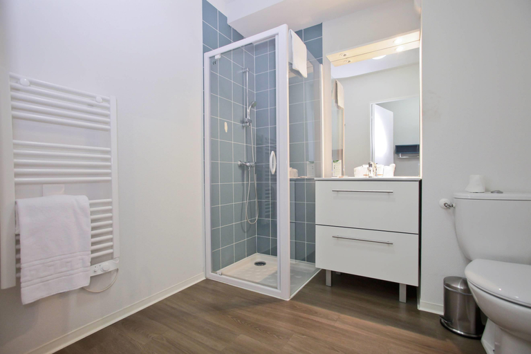 Bathroom, Tours Le Jardin des Lettres, Indre-et-Loire