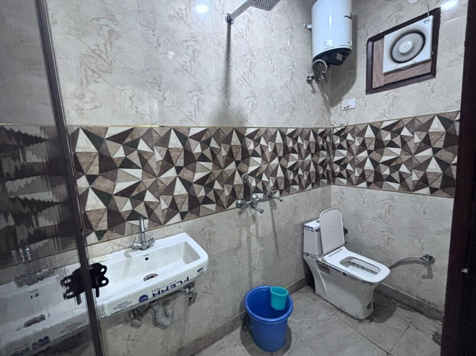 Bathroom 4, Shree Ji Hotel Stay Room, Delhi