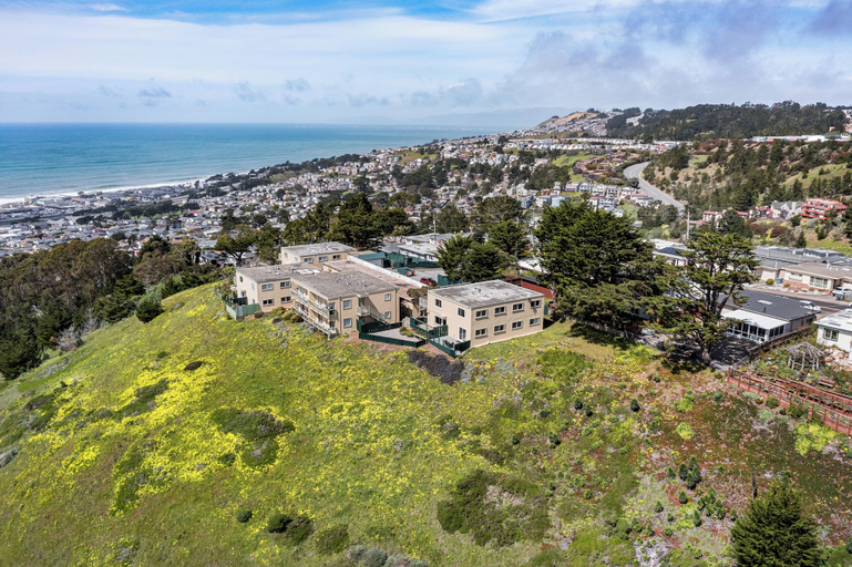 Exterior & Views 2, Tranquil 2BR with Coastal Mountain Views, San Mateo