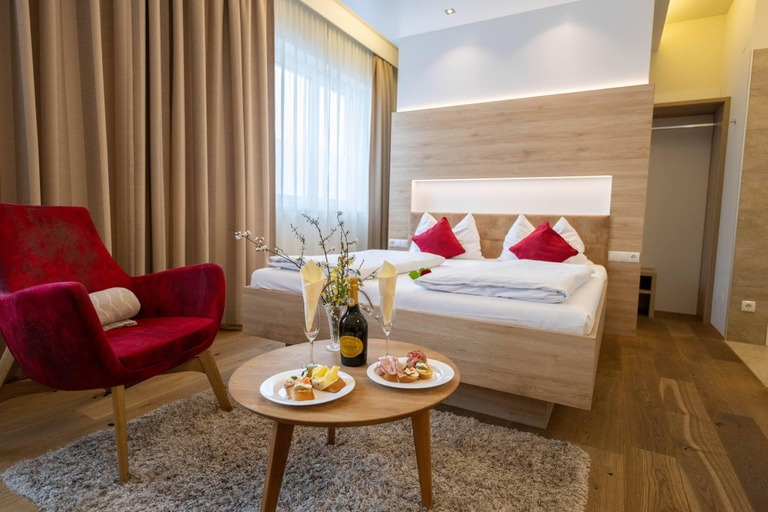 3, Red Dream Apartment for 2 I Graz-Sd I 24-7 Check-in, Graz