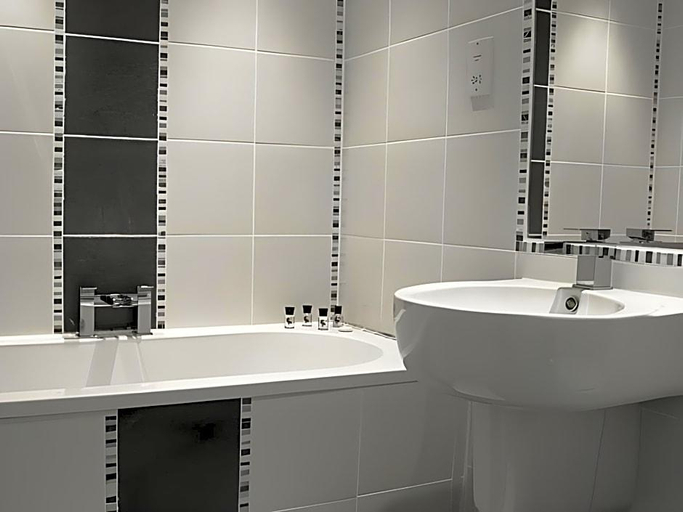 Bathroom, Clarence Court, Gloucestershire