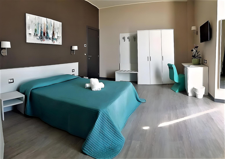 Bedroom 5, Mediterraneo Resort, Pescara