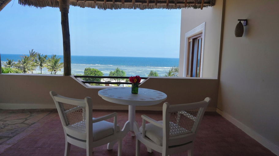 Room 5, Zahari Oceanfront, Msambweni