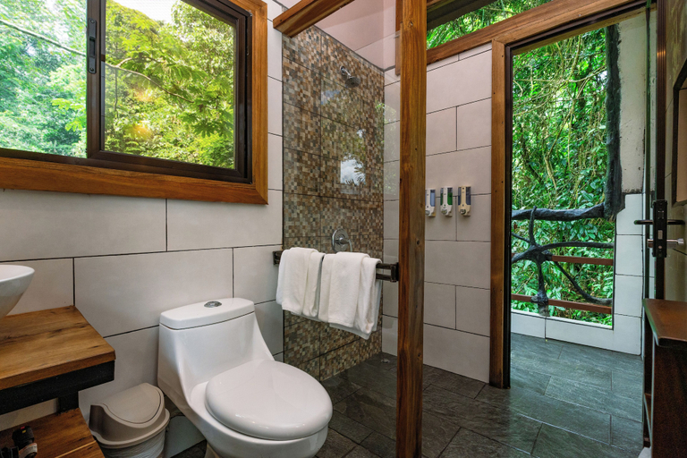 Bathroom 5, Maquenque Lodge, San Carlos