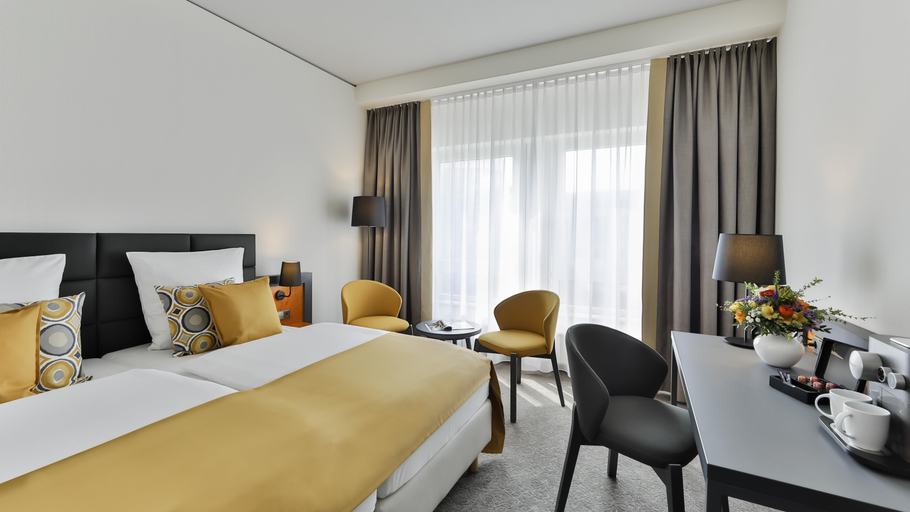 Bedroom 4, Dorint Hotel Dresden, Dresden