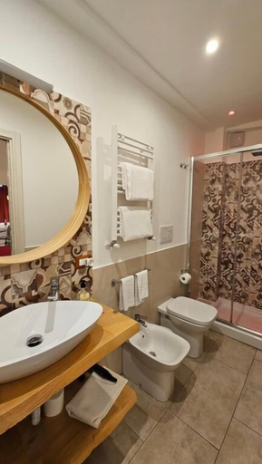 Bathroom 5, B&B Triskèles, Messina