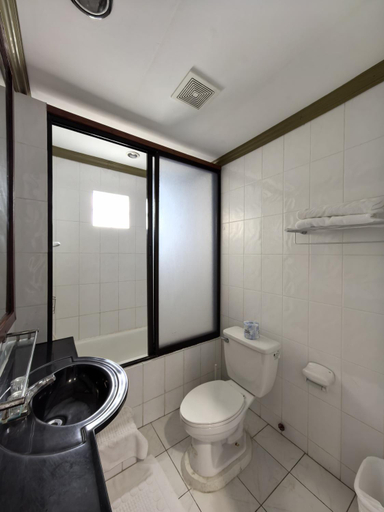 Bathroom, S & C Hotel Suites And Apartments