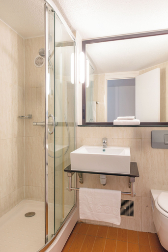 Bathroom 4, Hotel Kyriad Argenteuil, Val-d'Oise