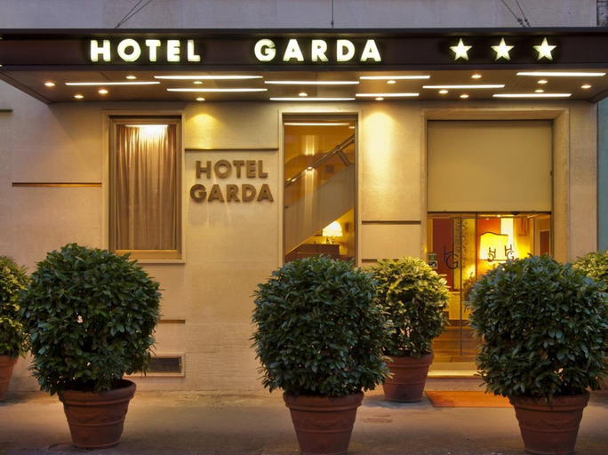 Exterior & Views 2, Garda, Milano