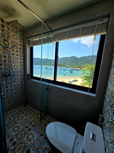 Bathroom 2, The Coral Homestay & Pub, Da Nang