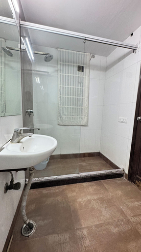 Bathroom 3, Hotel Jashn Inn near Apollo Hospital, Delhi, Delhi