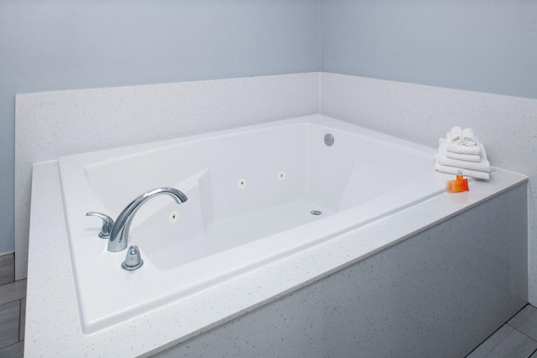 Bathroom 5, Lone Oak Lodge, Monterey