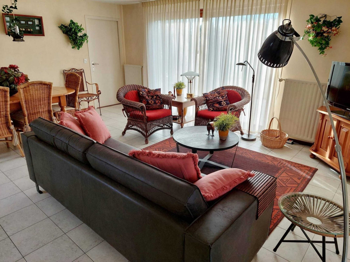 Living room 3, Fantastic Holiday Home by the sea, Zijpe