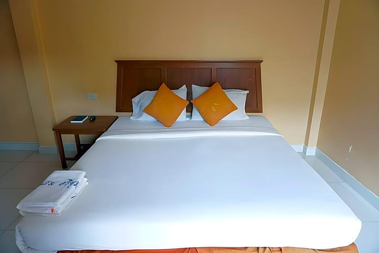 Bedroom 3, Sri Chumphon Hotel, Muang Chumphon