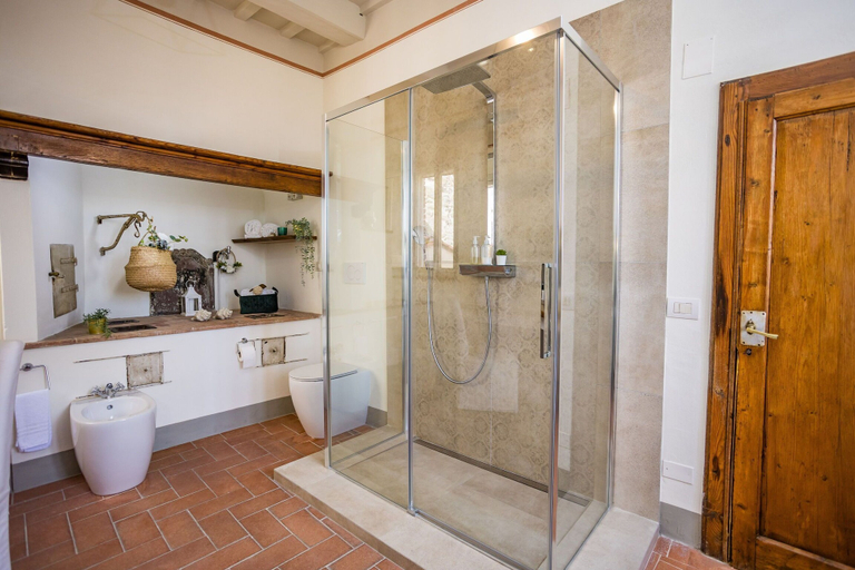 Bathroom 4, Rose's Palace, Arezzo