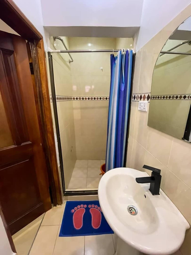 Bathroom 2, Joh Ann Western Guest, Tema