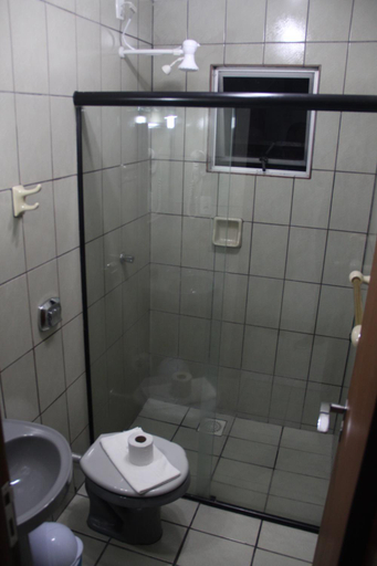 Bathroom 4, Oasis Chartouni Hotel, Blumenau