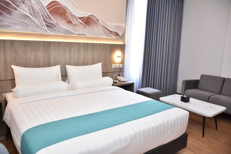 Front One Luxe Hotel Solo Room Type - Junior Suite King Room