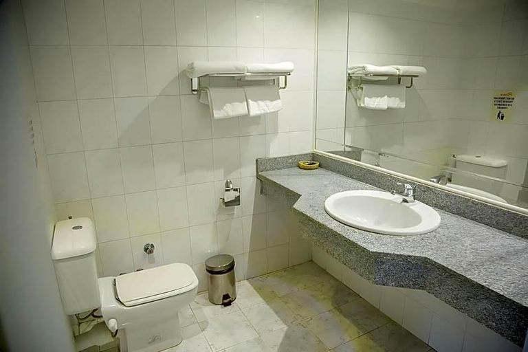 Bathroom 4, Happy Life Village, Sant Katrin