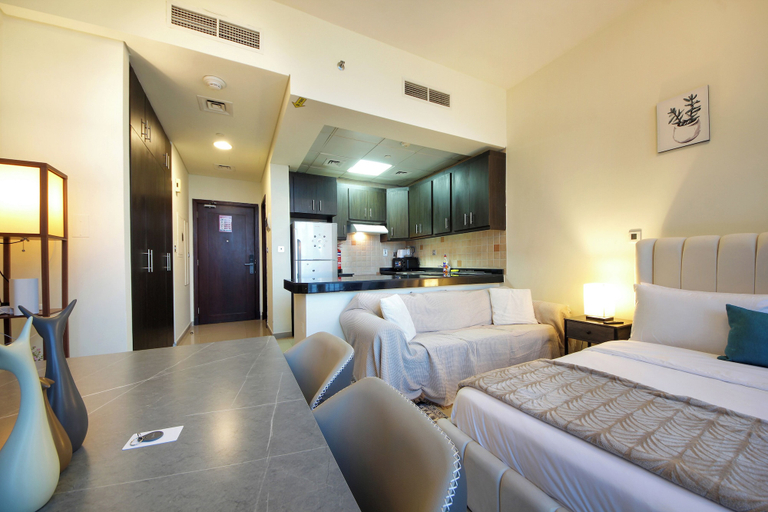 Room 4, Silk Valley-Cozy studio with water views, Abu Dhabi City